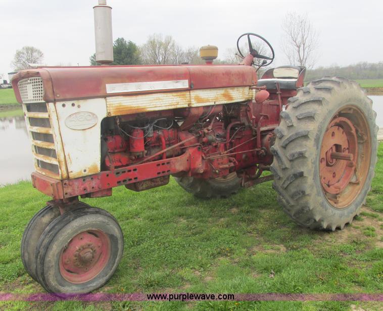 image for item E7205 International Farmall 460 tractor
