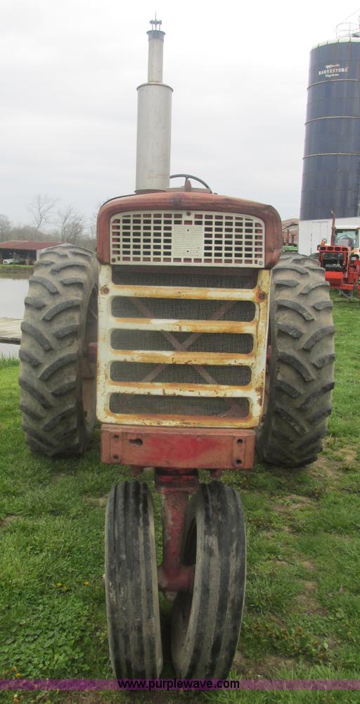 image for item E7205 International Farmall 460 tractor