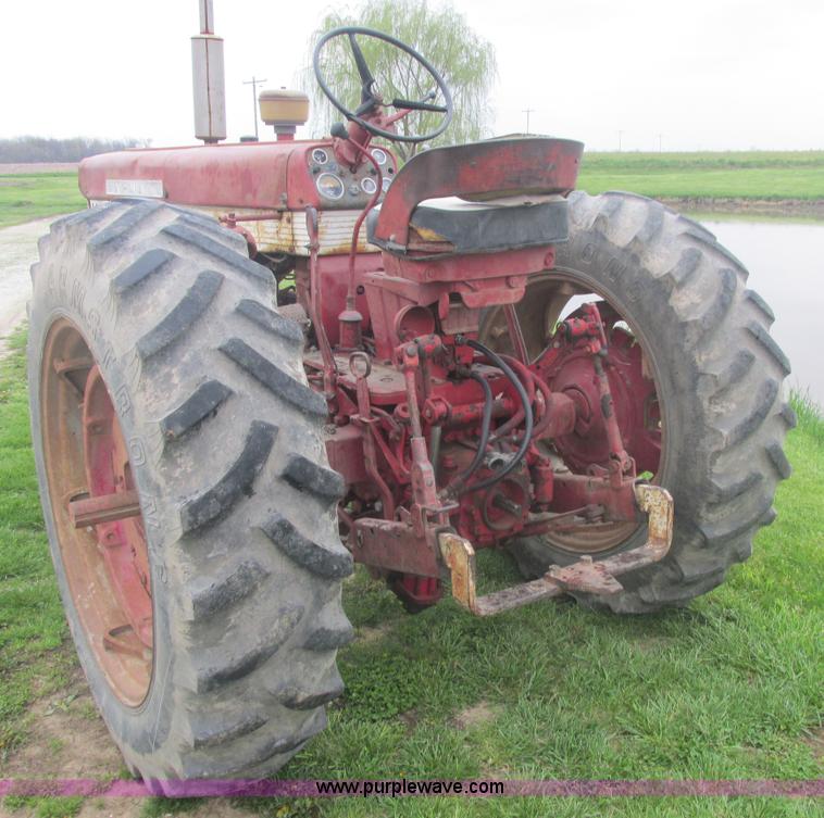 image for item E7205 International Farmall 460 tractor