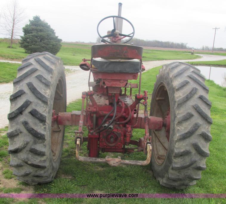 image for item E7205 International Farmall 460 tractor