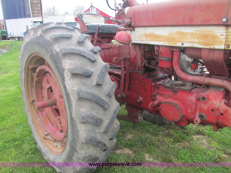 image for item E7205 International Farmall 460 tractor