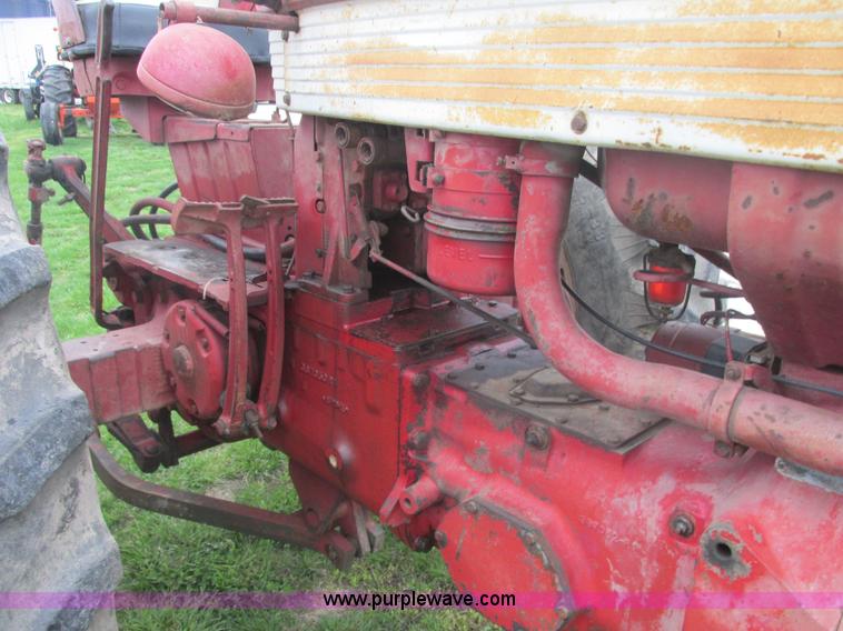 image for item E7205 International Farmall 460 tractor
