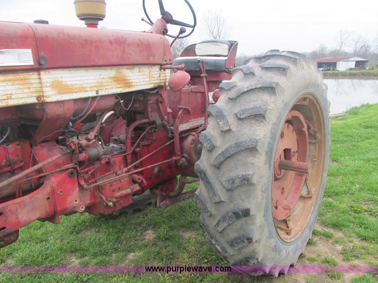 image for item E7205 International Farmall 460 tractor
