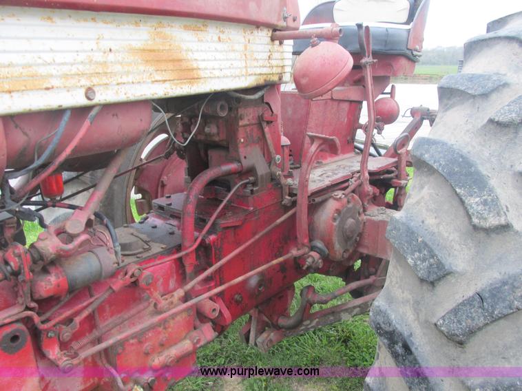 image for item E7205 International Farmall 460 tractor
