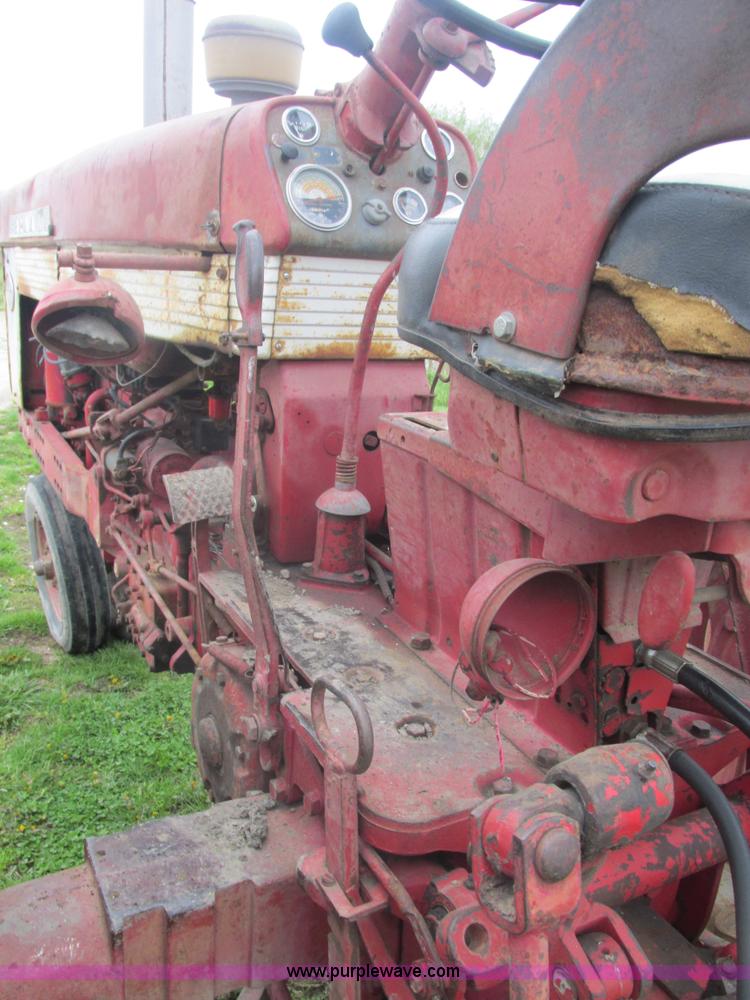 image for item E7205 International Farmall 460 tractor
