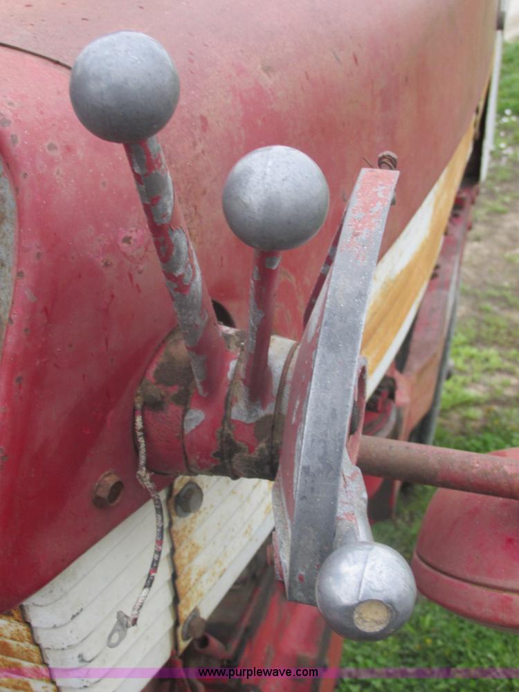 image for item E7205 International Farmall 460 tractor