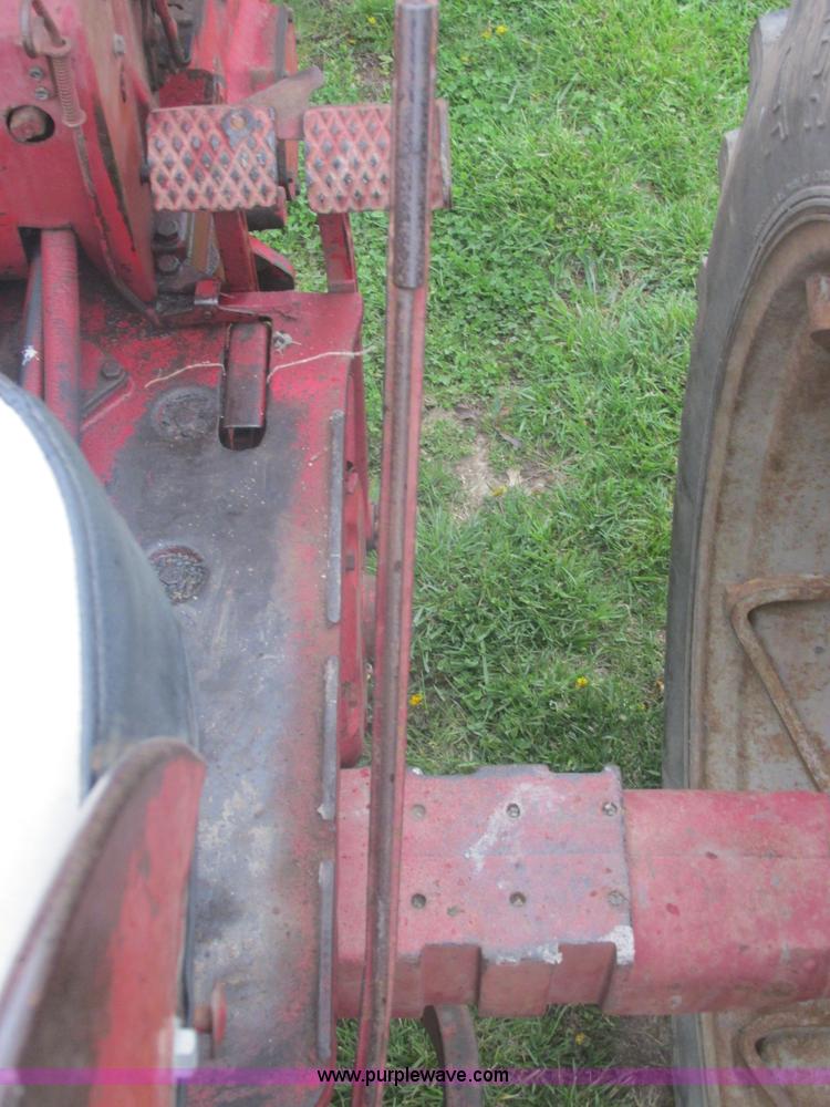 image for item E7205 International Farmall 460 tractor