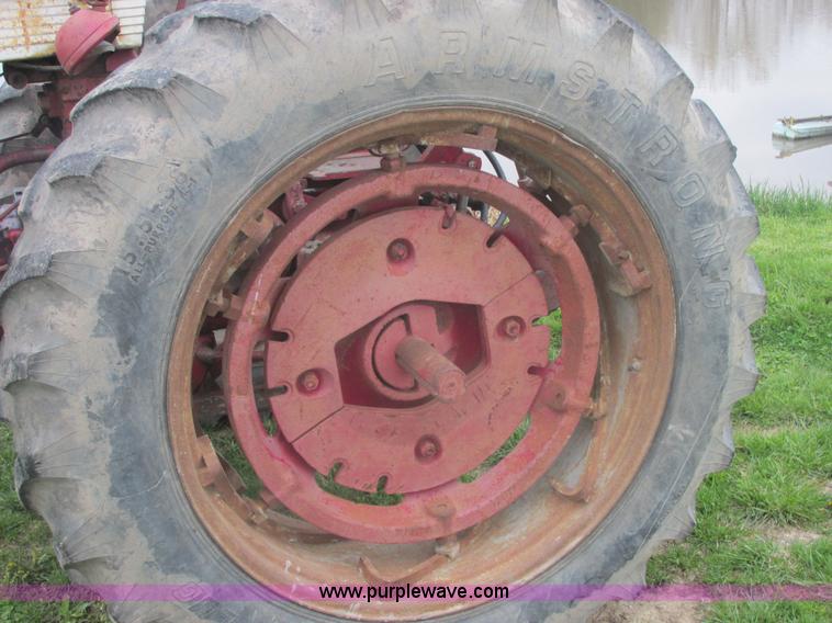 image for item E7205 International Farmall 460 tractor