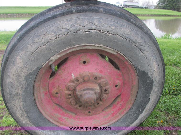 image for item E7205 International Farmall 460 tractor
