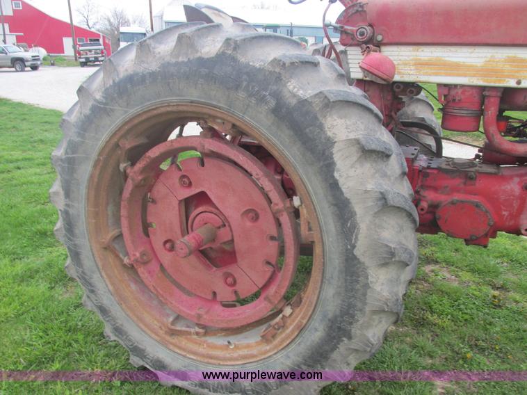 image for item E7205 International Farmall 460 tractor