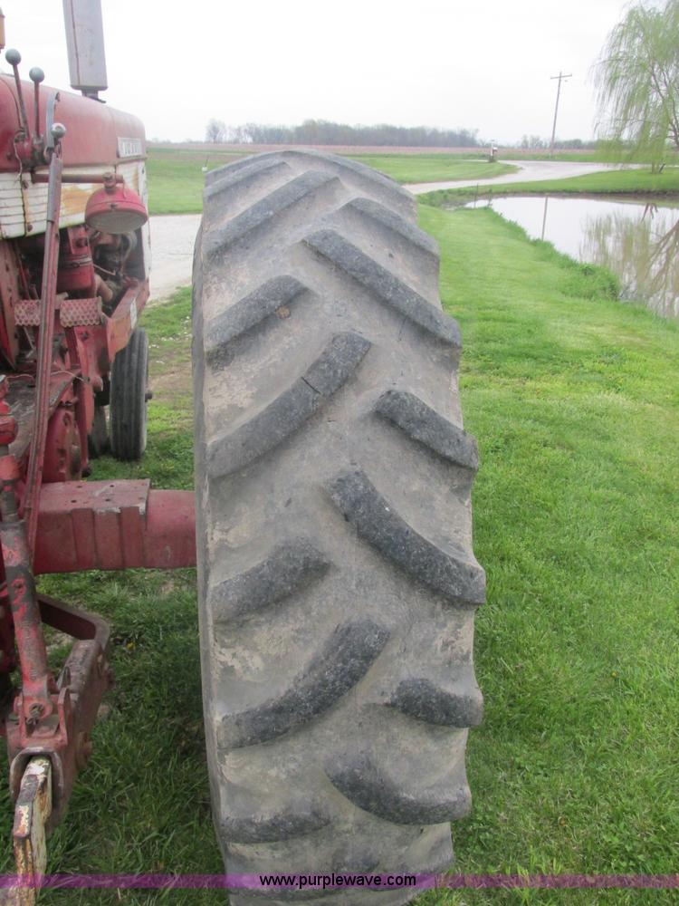 image for item E7205 International Farmall 460 tractor