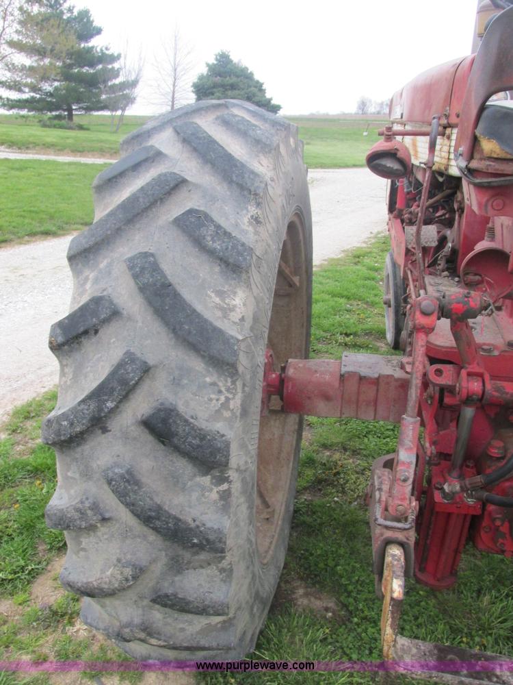 image for item E7205 International Farmall 460 tractor