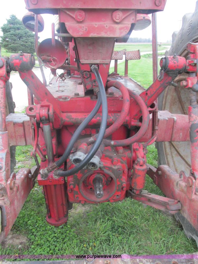 image for item E7205 International Farmall 460 tractor