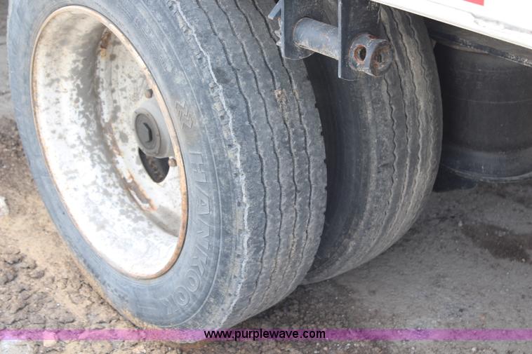 image for item F2890 2011 Transcraft DTL-2100 drop deck trailer