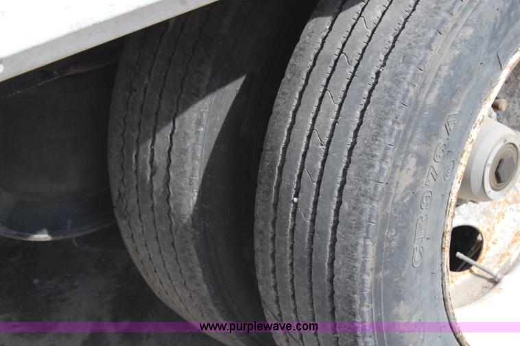 image for item F2890 2011 Transcraft DTL-2100 drop deck trailer