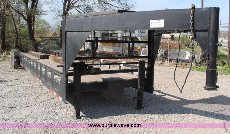 image for item G5440 2010 Retco 40' gooseneck trailer