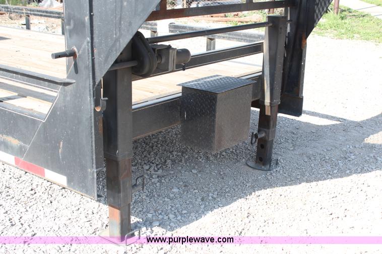 image for item G5440 2010 Retco 40' gooseneck trailer