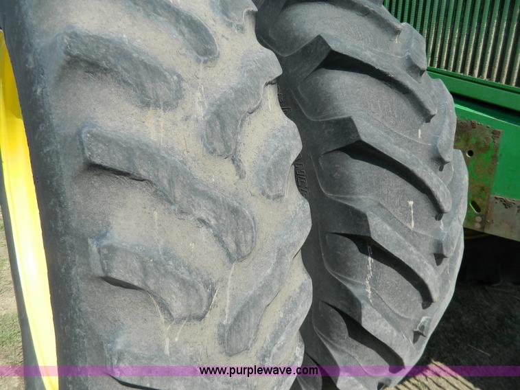 image for item G7840 1989 John Deere 8760 4WD tractor