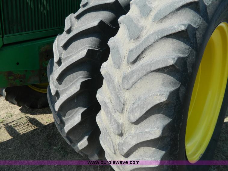 image for item G7840 1989 John Deere 8760 4WD tractor