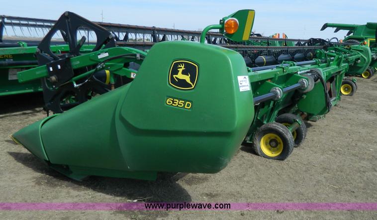 image for item G7842 2010 John Deere 635D draper header