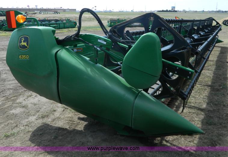 image for item G7842 2010 John Deere 635D draper header