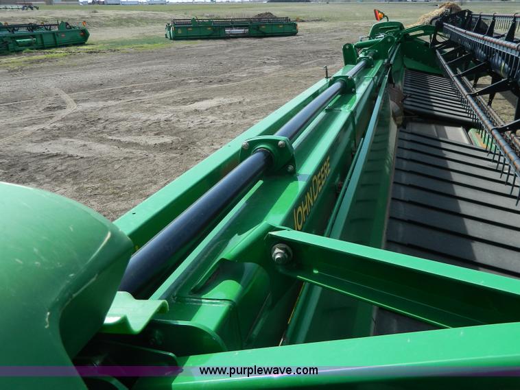 image for item G7842 2010 John Deere 635D draper header