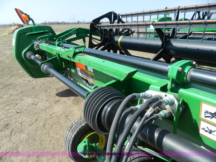 image for item G7842 2010 John Deere 635D draper header