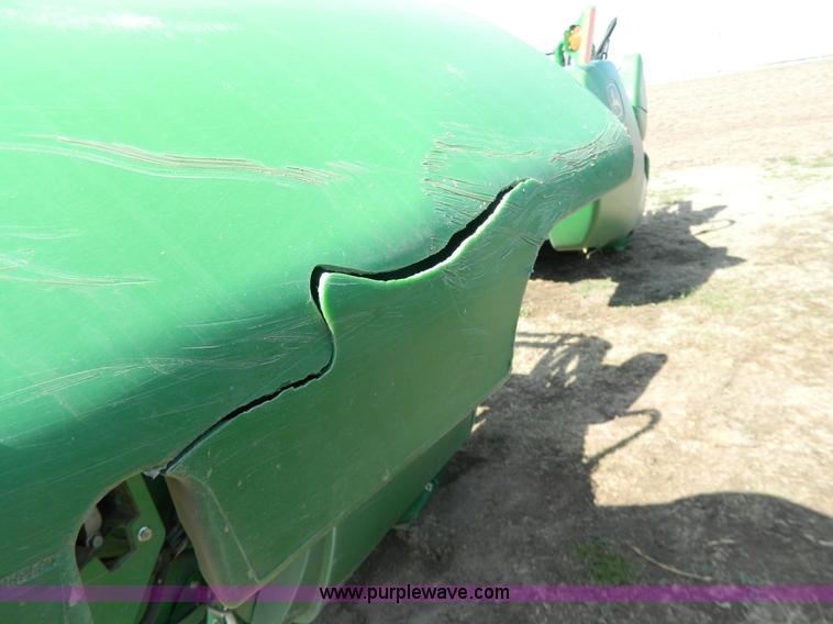 image for item G7842 2010 John Deere 635D draper header