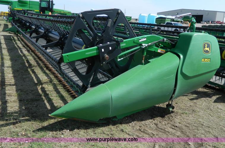 image for item G7843 2010 John Deere 635D draper header