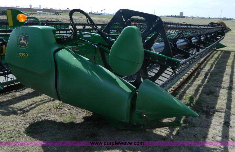 image for item G7843 2010 John Deere 635D draper header