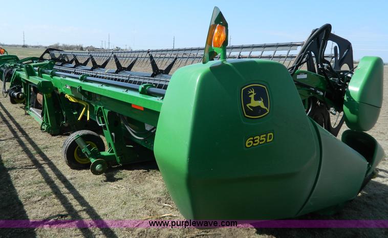 image for item G7843 2010 John Deere 635D draper header