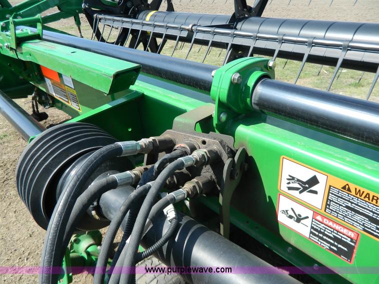image for item G7843 2010 John Deere 635D draper header
