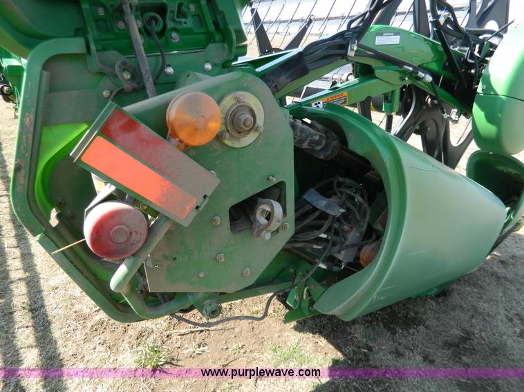 image for item G7843 2010 John Deere 635D draper header