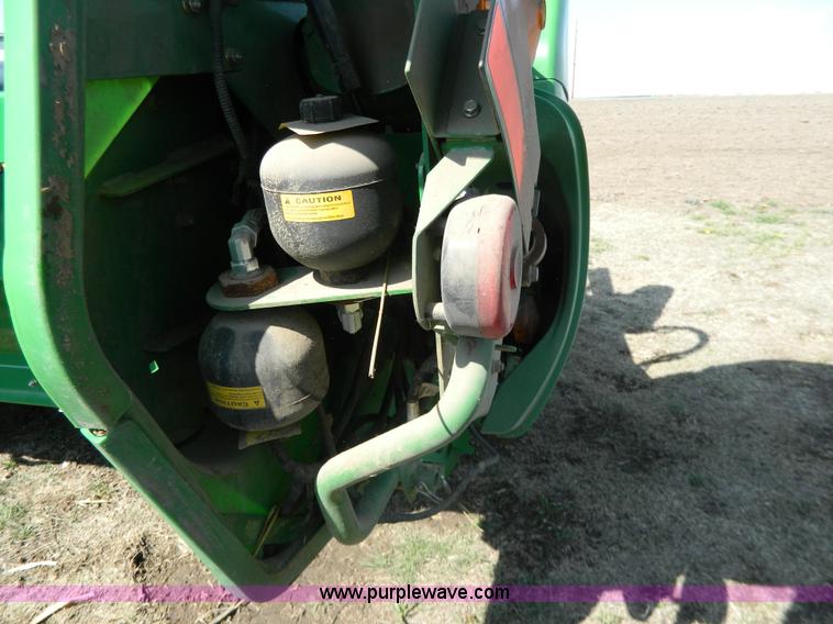 image for item G7843 2010 John Deere 635D draper header