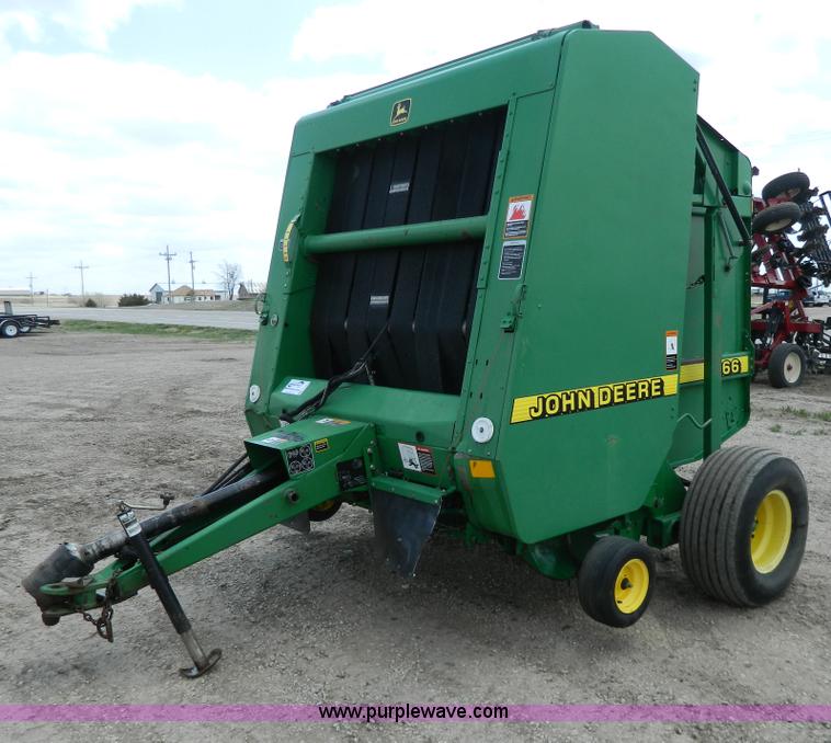 image for item G7854 1998 John Deere 566 round baler