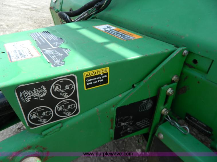 image for item G7854 1998 John Deere 566 round baler