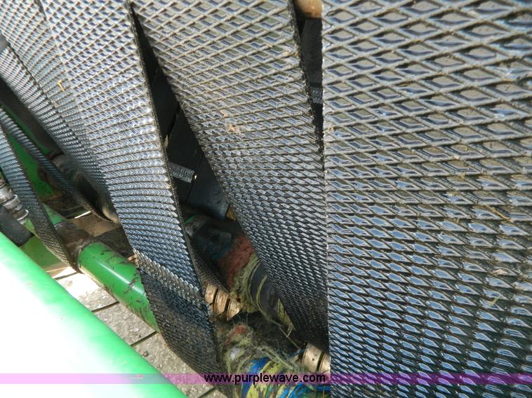 image for item G7854 1998 John Deere 566 round baler