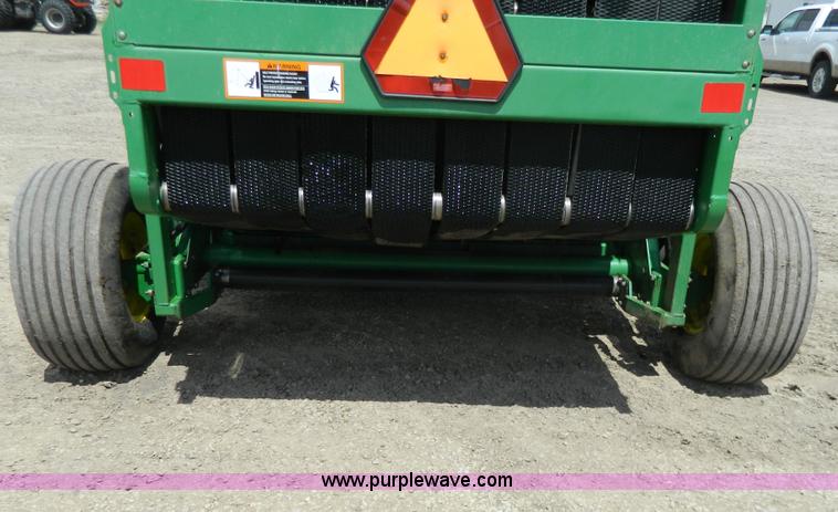 image for item G7854 1998 John Deere 566 round baler