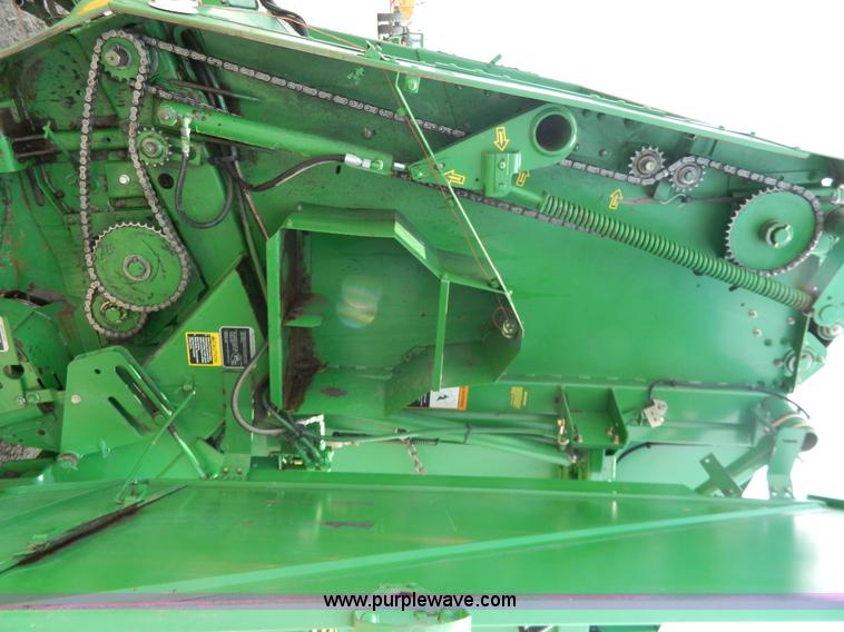 image for item G7854 1998 John Deere 566 round baler