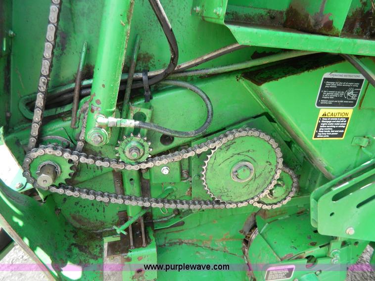 image for item G7854 1998 John Deere 566 round baler
