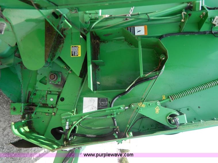 image for item G7854 1998 John Deere 566 round baler