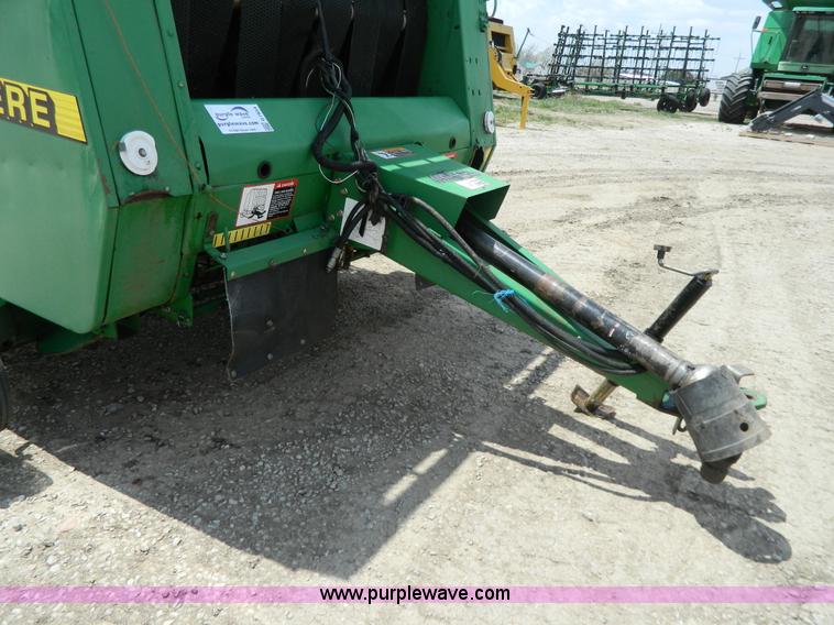 image for item G7854 1998 John Deere 566 round baler