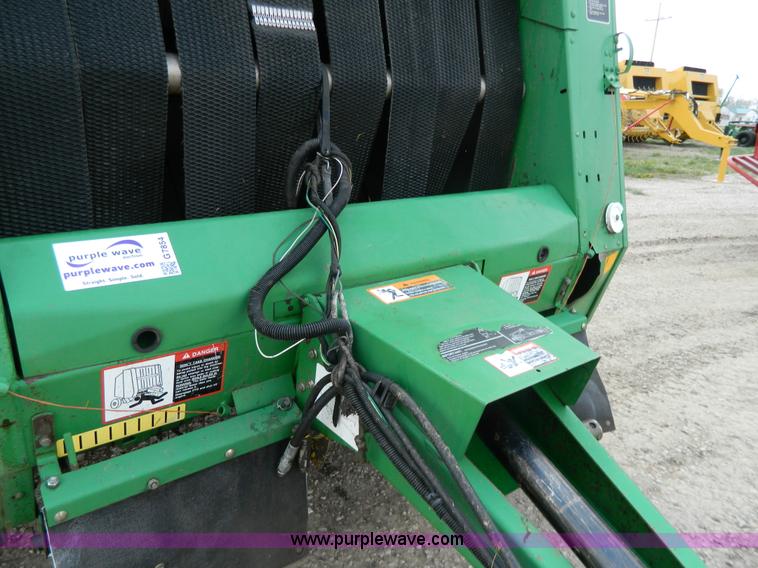 image for item G7854 1998 John Deere 566 round baler