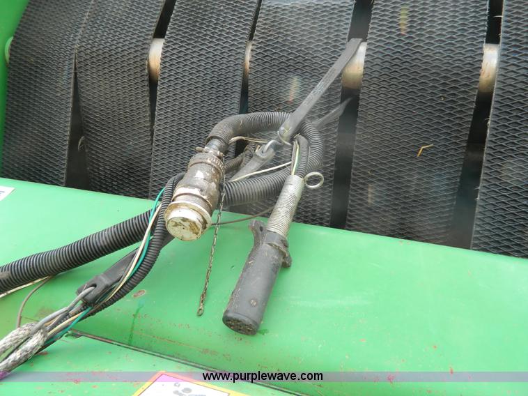 image for item G7854 1998 John Deere 566 round baler