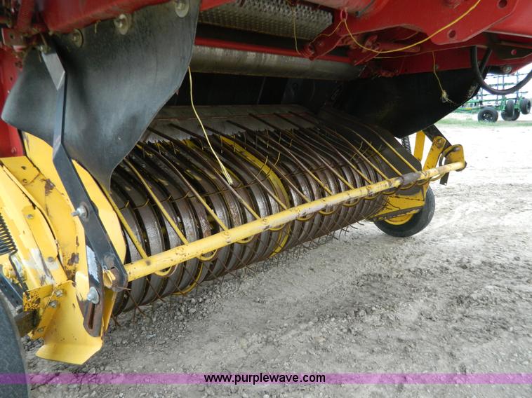 image for item G7855 2003 New Holland BR780 round baler