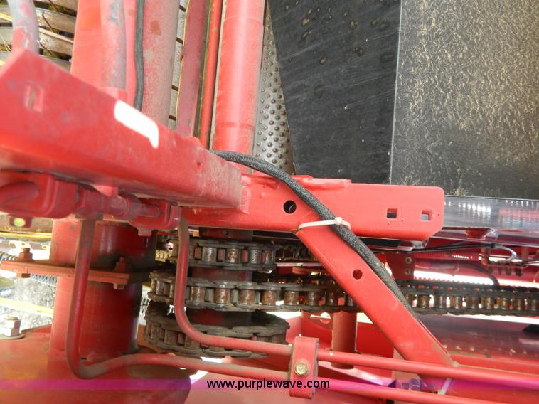 image for item G7855 2003 New Holland BR780 round baler