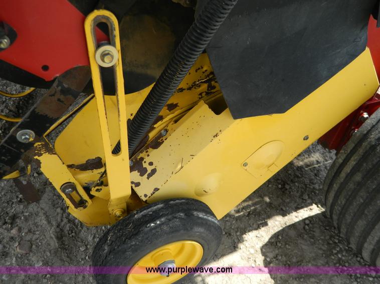 image for item G7855 2003 New Holland BR780 round baler