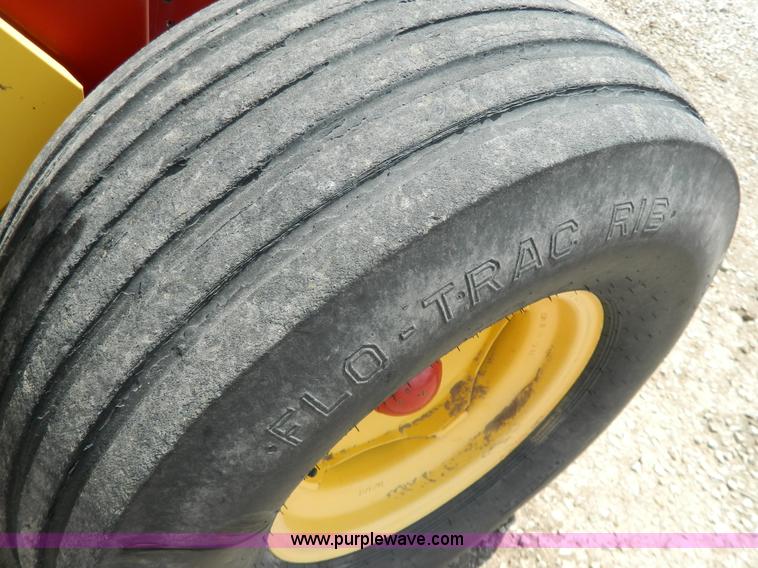 image for item G7855 2003 New Holland BR780 round baler