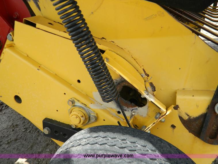 image for item G7855 2003 New Holland BR780 round baler