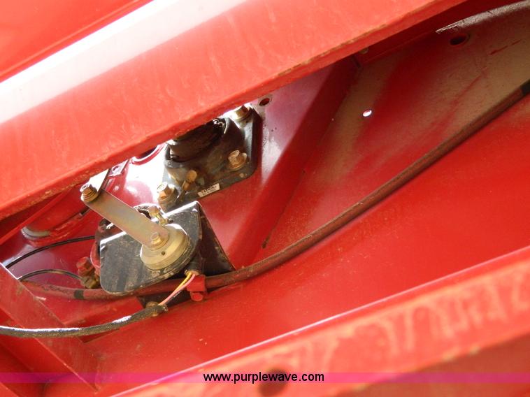 image for item G7855 2003 New Holland BR780 round baler